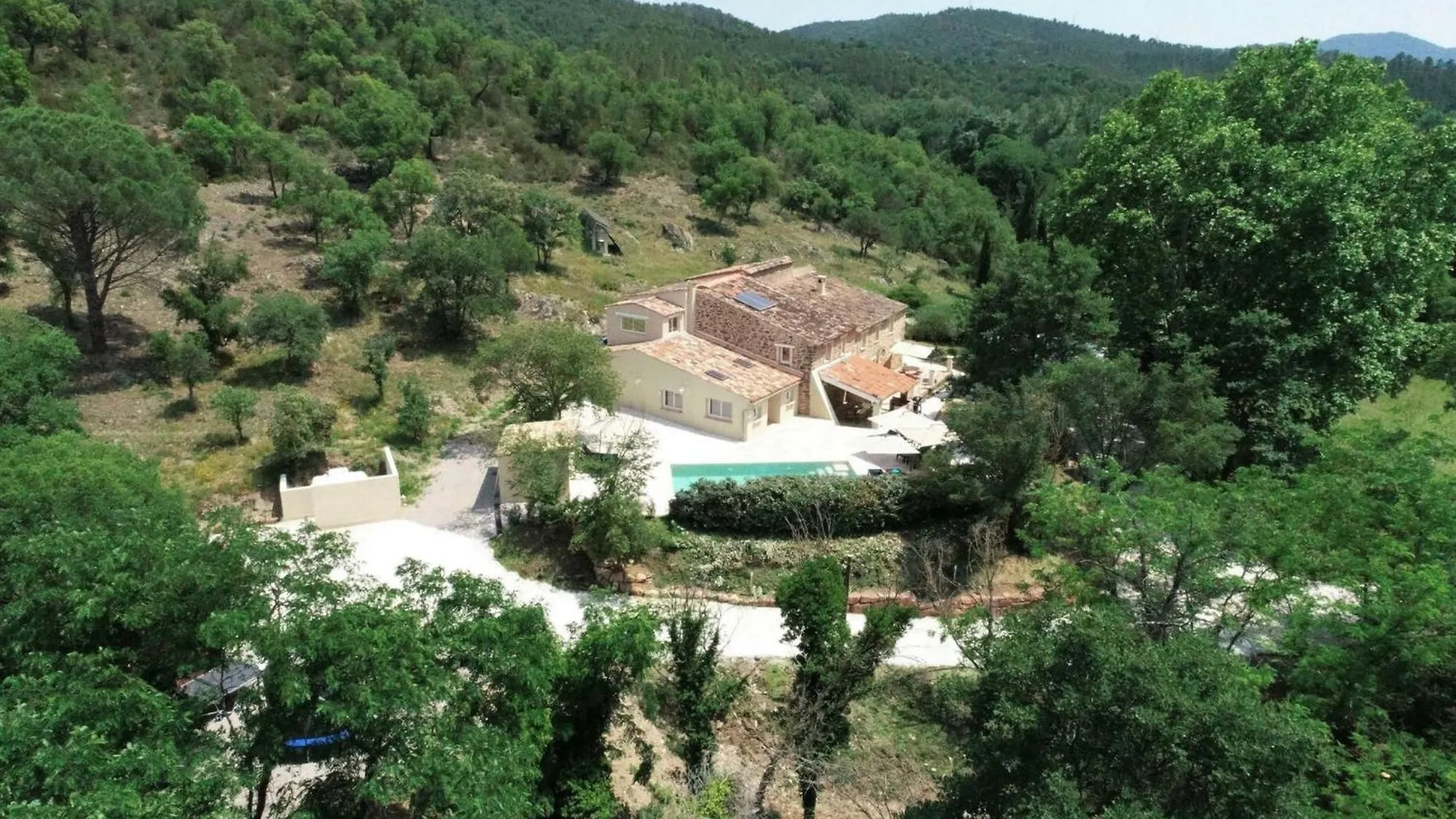 Bastide La Maura Dans Le Massif Des Maures contacts